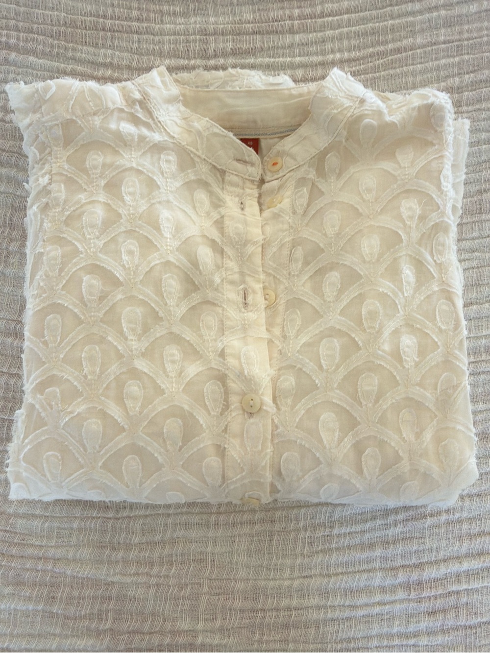🤍 Excellent Pilcro Anthropologie Cream Scalloped Pattern statement Blouse